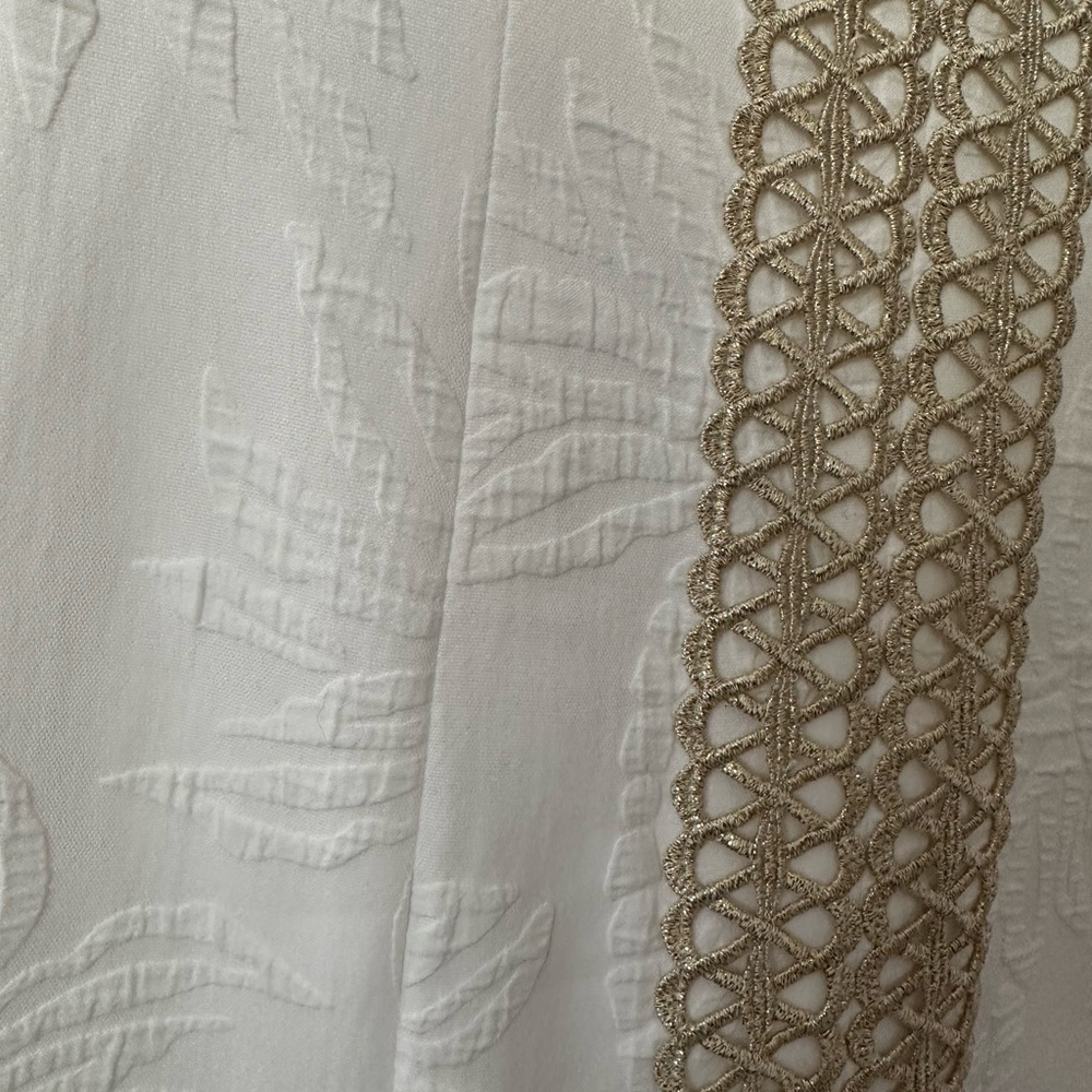Lilly Pulitzer. White and gold embroidered NWT dress. Size 2 - Picture 4 of 6